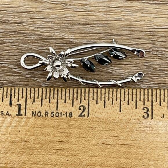 Silver Tone Flower Ribbon and Marquise-cut Black Rhinestone Brooch/Pin - Picture 4 of 5